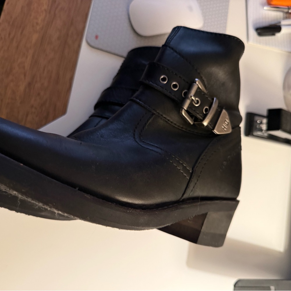 Harley Davidson boots black perfect for winter weather or a motorcycle